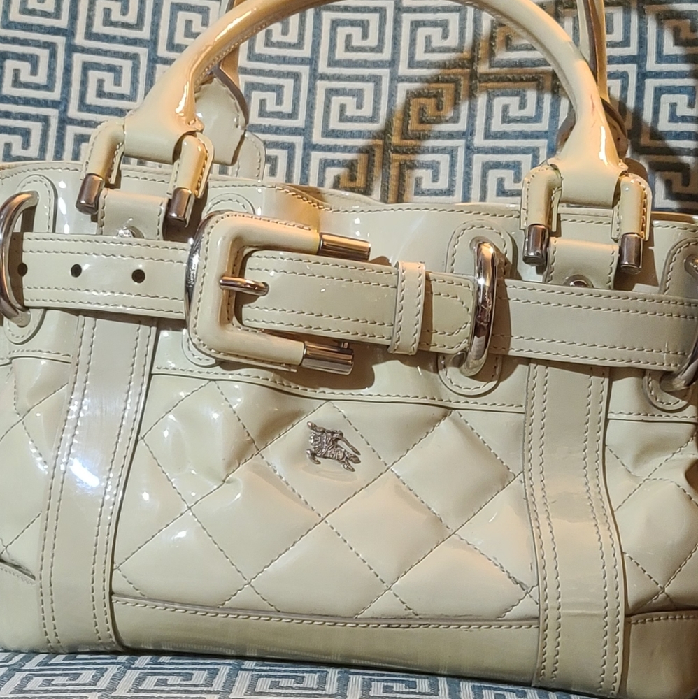 Auth. Burberry  cream color bag
